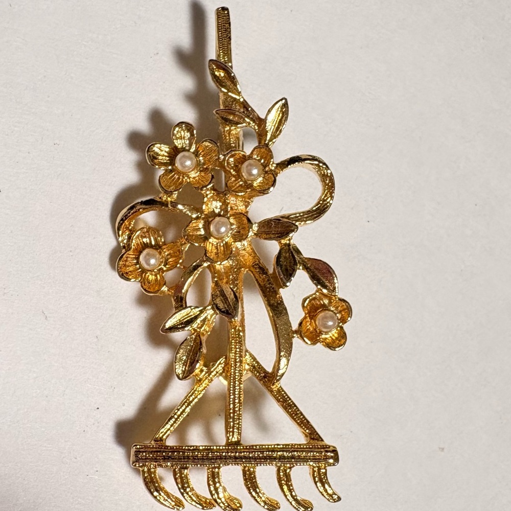 Vintage brush Gold Floral rake Brooch